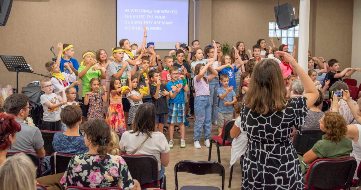 FOTO/VIDEO Mališani iz čakovečke baptističke crkve Betanija zbližili se zajednički učeći s vršnjacima iz SAD-a FOTO/VIDEO Mališani iz čakovečke baptističke crkve Betanija zbližili se zajednički učeći s vršnjacima iz SAD-a