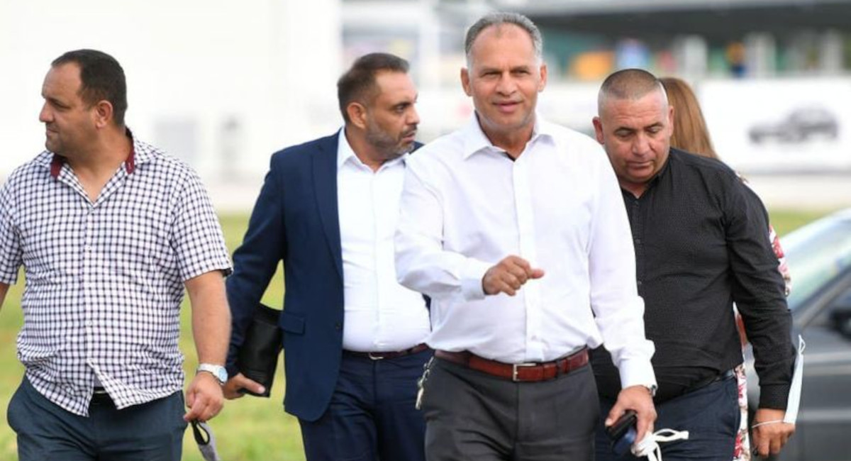 Kulminira sukob u romskoj zajednici! Veljko Kajtazi otkazao suradnju Matjašu Oršušu i Elvisu Kralju! Kulminira sukob u romskoj zajednici! Veljko Kajtazi otkazao suradnju Matjašu Oršušu i Elvisu Kralju!