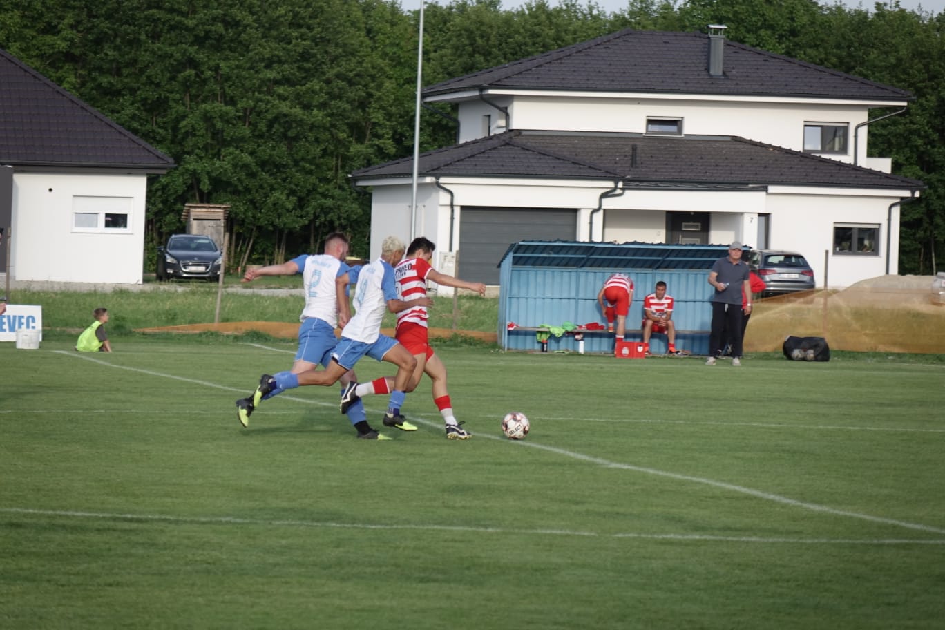 Zagrebački ljudi u crnom na tri utakmice Zagrebački ljudi u crnom na tri utakmice