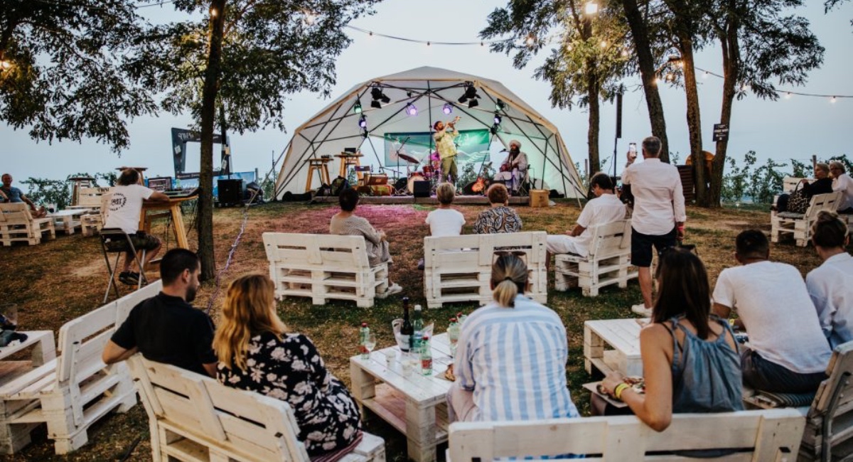 Koncert u Zmajevom vrtu Koncert u Zmajevom vrtu