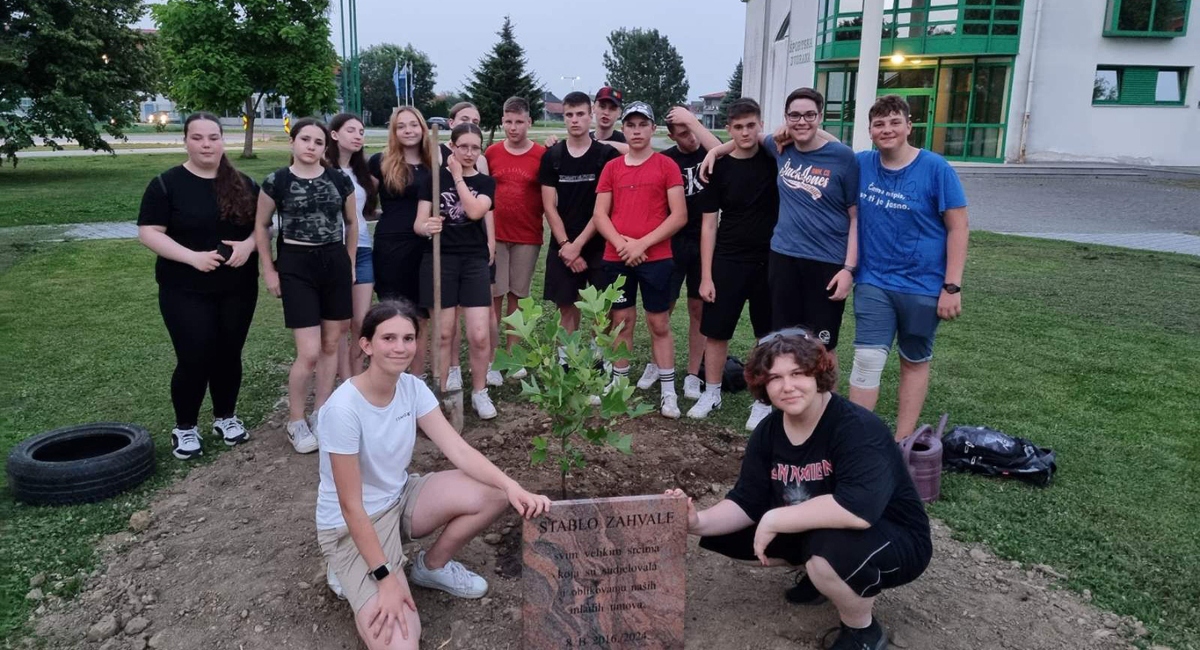 Učnici 8. razreda OŠ Prelog posadili ‘stablo zahvale’! Učnici 8. razreda OŠ Prelog posadili ‘stablo zahvale’!