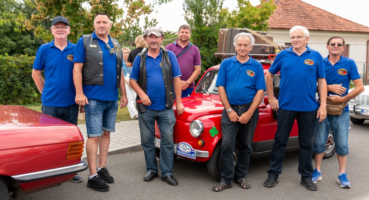 FOTO Proslavu u Maloj Subotici uveličali i članovi Oldtimer kluba Međimurje FOTO Proslavu u Maloj Subotici uveličali i članovi Oldtimer kluba Međimurje