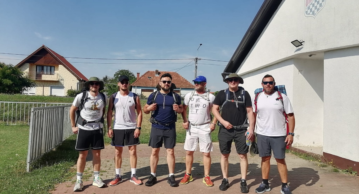 Mladići iz Donjeg Mihaljevca krenuli na 75-kilometarski put do Marije Bistrice Mladići iz Donjeg Mihaljevca krenuli na 75-kilometarski put do Marije Bistrice