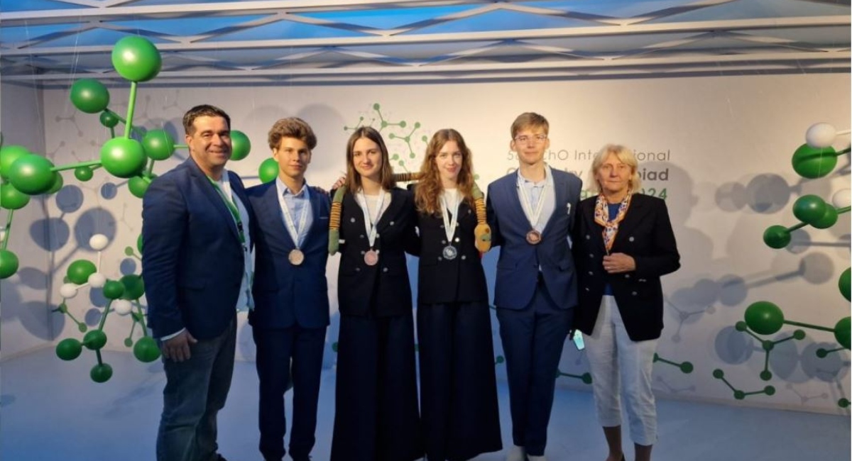 Ema Novak osvojila srebrnu medalju znanja u Rijadu! Ema Novak osvojila srebrnu medalju znanja u Rijadu!