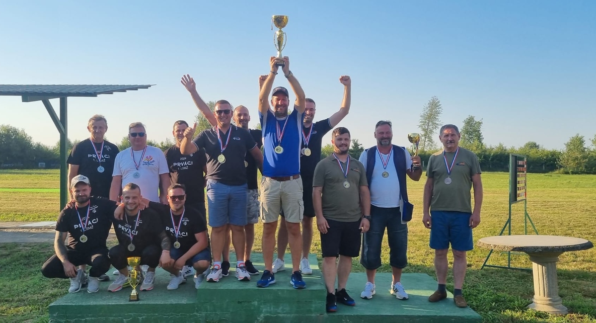 FOTO Strijelci lovačkih društva odlaze na odmor FOTO Strijelci lovačkih društva odlaze na odmor