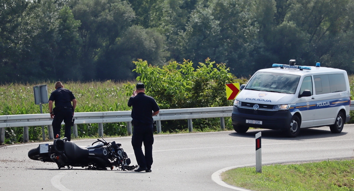 Motorist izgubio kontrolu nad vozilom pred ulazom u Svetu Mariju, prevezen u bolnicu! Motorist izgubio kontrolu nad vozilom pred ulazom u Svetu Mariju, prevezen u bolnicu!
