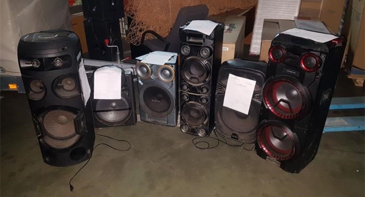 Muškarac (28) narušavao javni red i mir puštanjem glasne glazbe Muškarac (28) narušavao javni red i mir puštanjem glasne glazbe