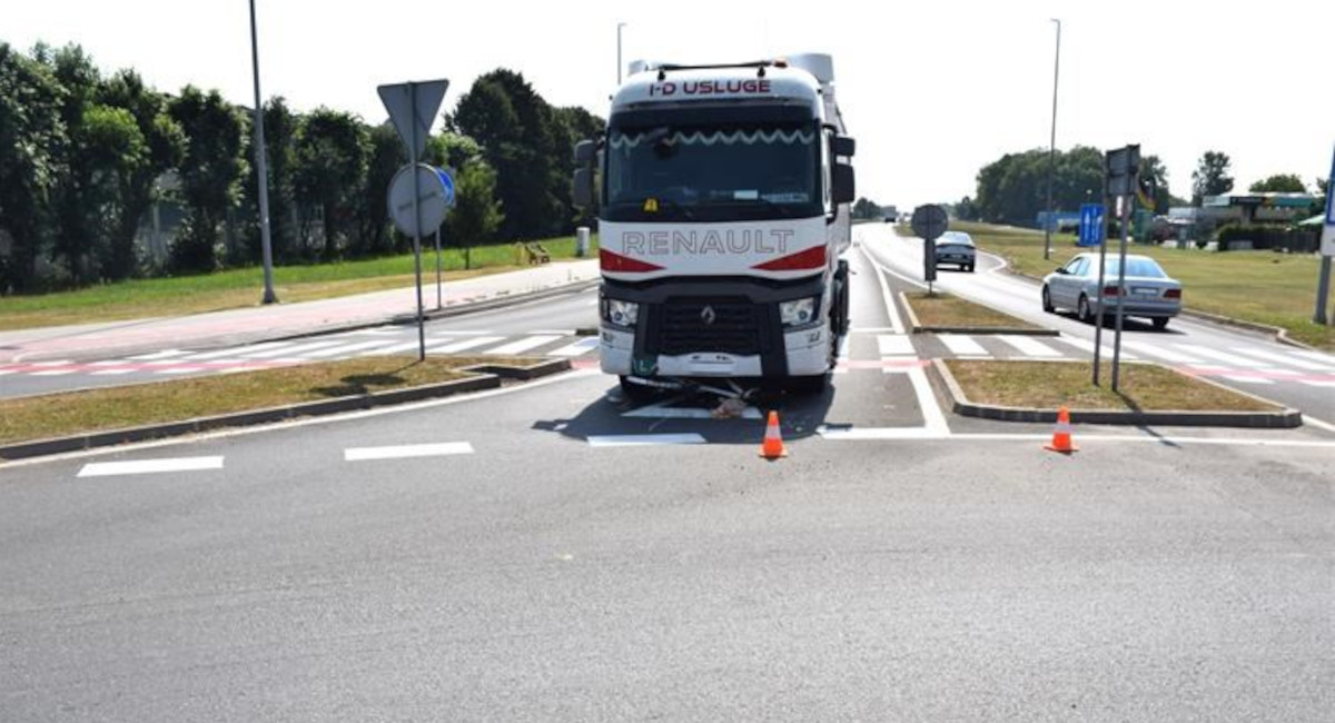 FOTO U prometnoj nesreći na rotoru kod Savske Vesi ozlijeđena 69-godišnja biciklistica FOTO U prometnoj nesreći na rotoru kod Savske Vesi ozlijeđena 69-godišnja biciklistica