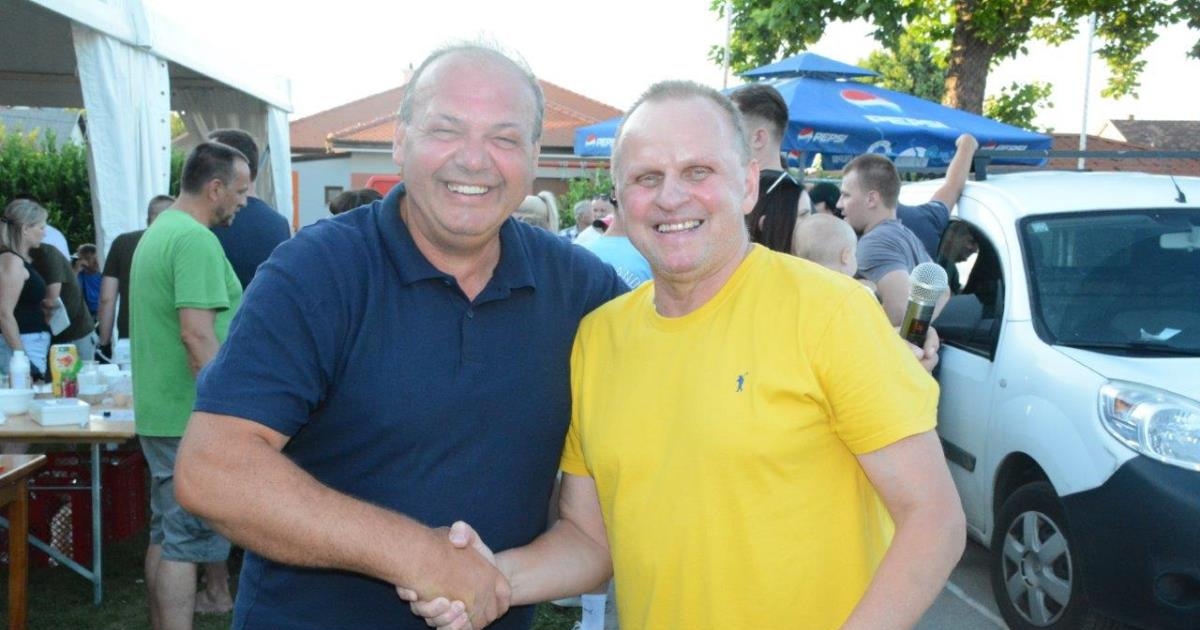 Doktor Andrej Đođ uvijek se rado vraća u svoju Donju Dubravu, gdje ga svi vole Doktor Andrej Đođ uvijek se rado vraća u svoju Donju Dubravu, gdje ga svi vole