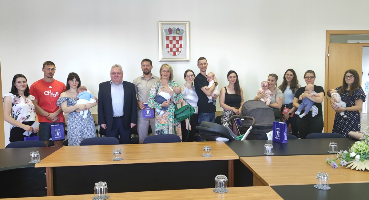 Drugi puta ove godine podijeljene naknade za novorođenčad Drugi puta ove godine podijeljene naknade za novorođenčad