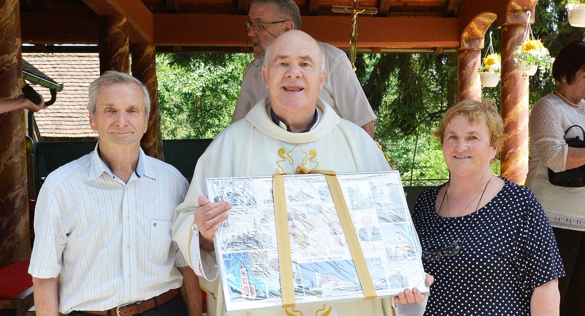 U znak povjerenja i zahvale neobična zidna fotografija U znak povjerenja i zahvale neobična zidna fotografija