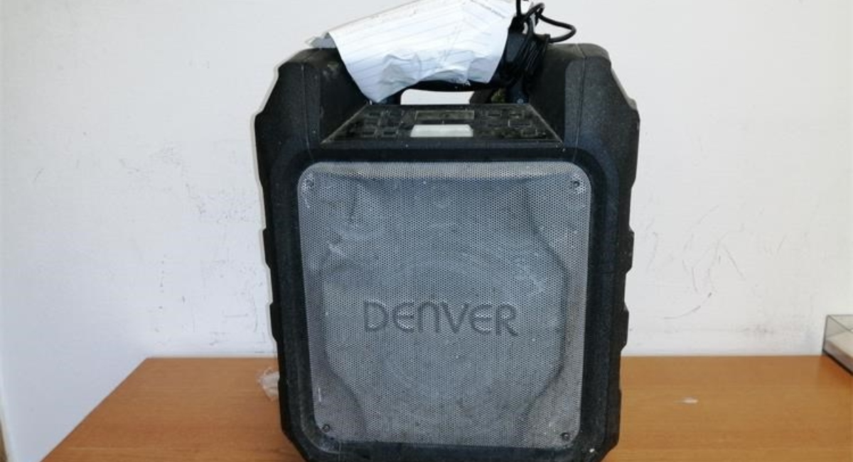 Pod utjecajem alkohola puštao glasnu glazbu te vrijeđao policijske službenike Pod utjecajem alkohola puštao glasnu glazbu te vrijeđao policijske službenike