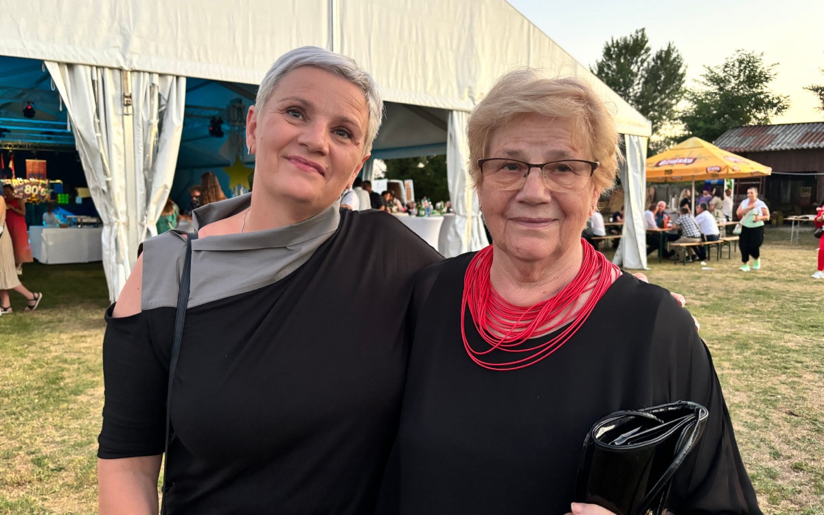 Jabuka ne pada daleko od stabla Jabuka ne pada daleko od stabla