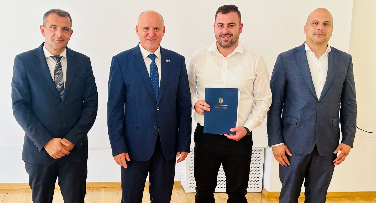 Ministar Bačić uručio ugovor, načelnik Novak ističe važnost projekta za Općinu Nedelišće Ministar Bačić uručio ugovor, načelnik Novak ističe važnost projekta za Općinu Nedelišće