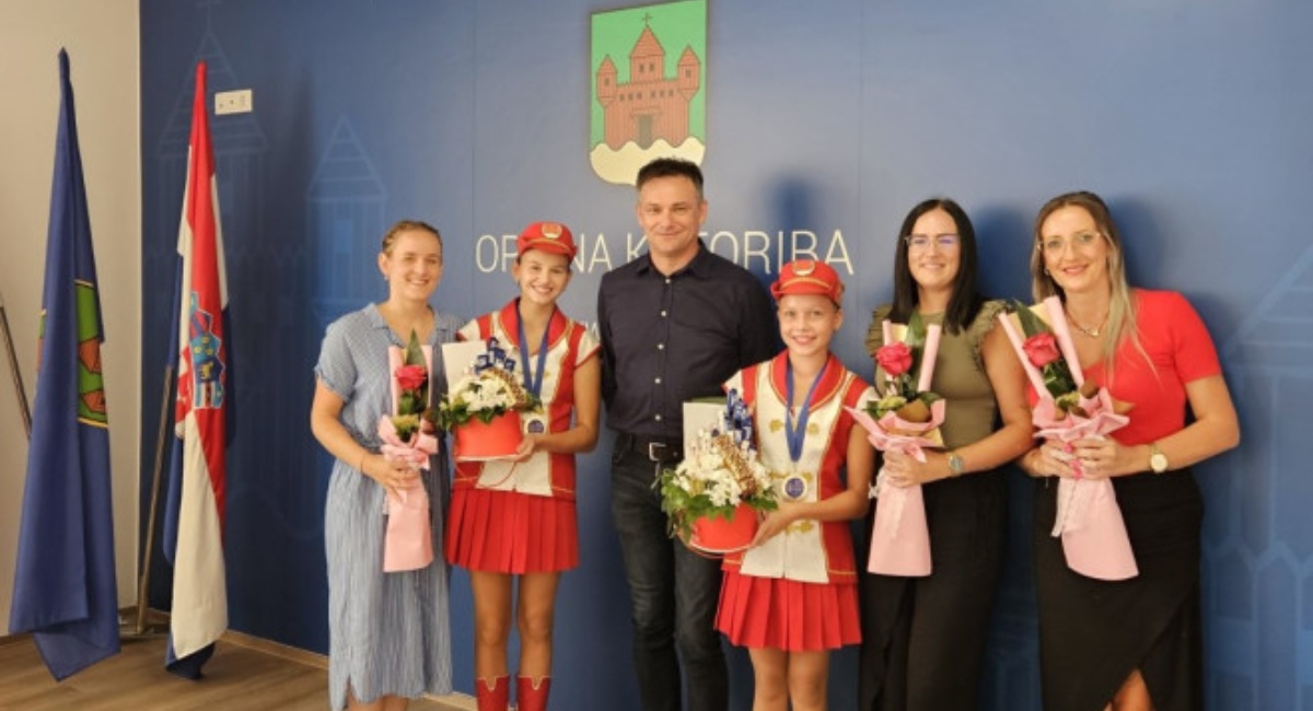 Eva Lukša i Rebeka Bogomolec osvojile zlato na Europskom prvenstvu Eva Lukša i Rebeka Bogomolec osvojile zlato na Europskom prvenstvu