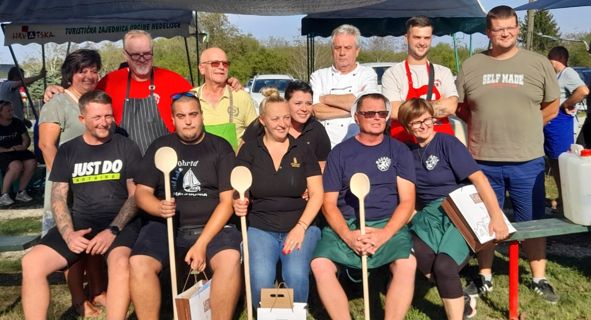 FOTO/VIDEO Lovci skuhali najbolji gulaš FOTO/VIDEO Lovci skuhali najbolji gulaš