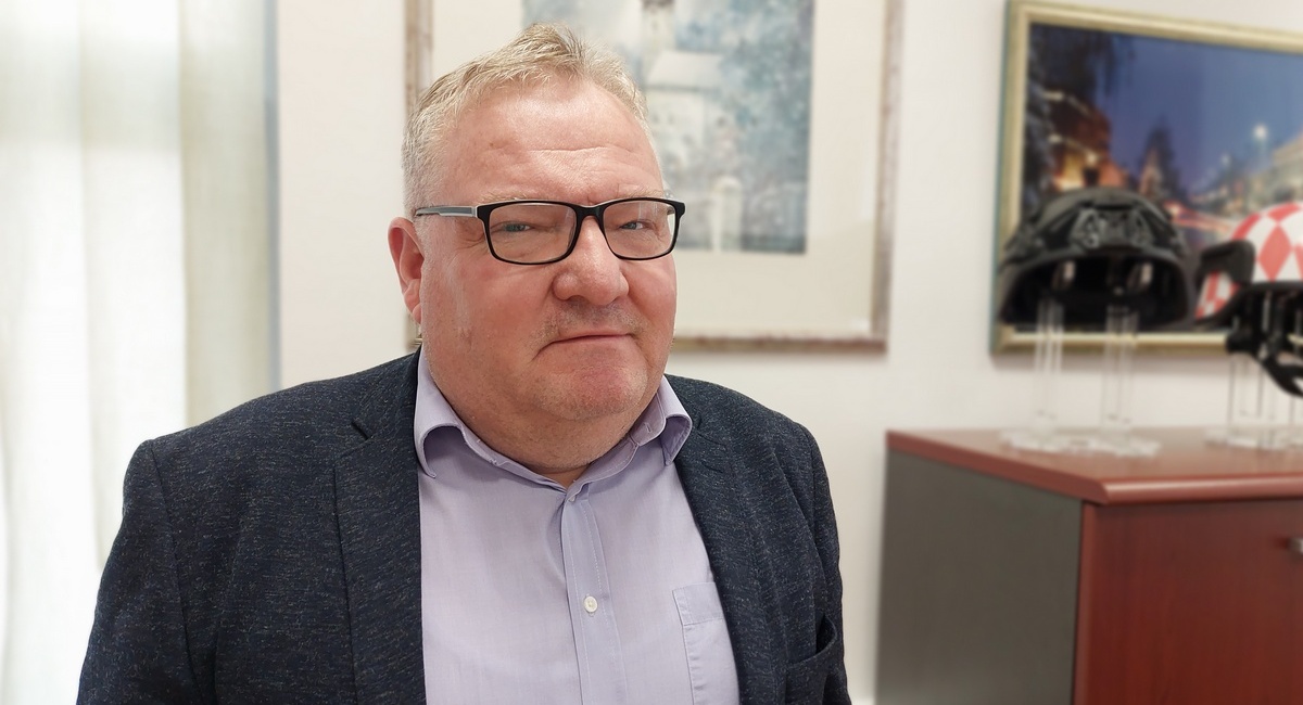 Nema mjesta zavisti: Ljubomir Kolarek živi skromno, kuću je naslijedio od roditelja i otplaćuje kredit! Nema mjesta zavisti: Ljubomir Kolarek živi skromno, kuću je naslijedio od roditelja i otplaćuje kredit!