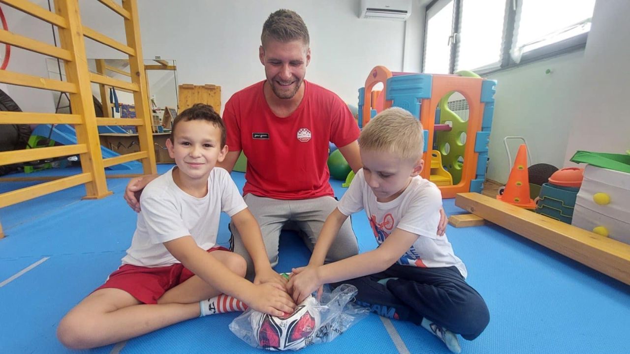 Trener Petar Božek trenirao s mladim vježbačima Trener Petar Božek trenirao s mladim vježbačima