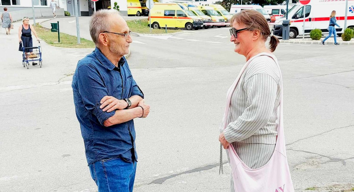 Draga Zinka, ponovo polako hodam i pišem, ponekad ležim u bolnici, a pravog novinarskog prijateljstva više nema! Draga Zinka, ponovo polako hodam i pišem, ponekad ležim u bolnici, a pravog novinarskog prijateljstva više nema!