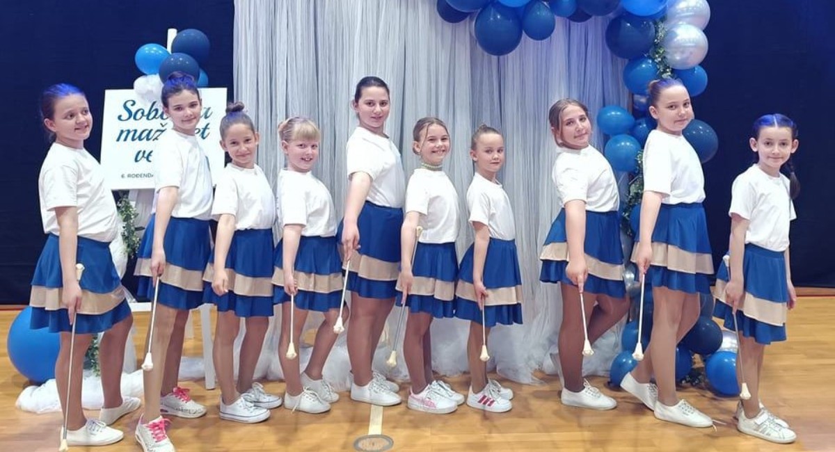 Čeka vas puno plesa, smijeha, zabave i druženja! Postanite Mažoretkinja Strahoninca! Čeka vas puno plesa, smijeha, zabave i druženja! Postanite Mažoretkinja Strahoninca!