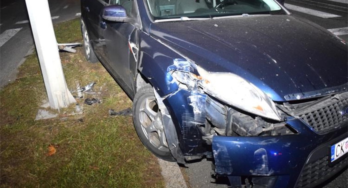 Pijan vozač u Čakovcu udario u prometni znak, priveden u policijsku postaju! Pijan vozač u Čakovcu udario u prometni znak, priveden u policijsku postaju!