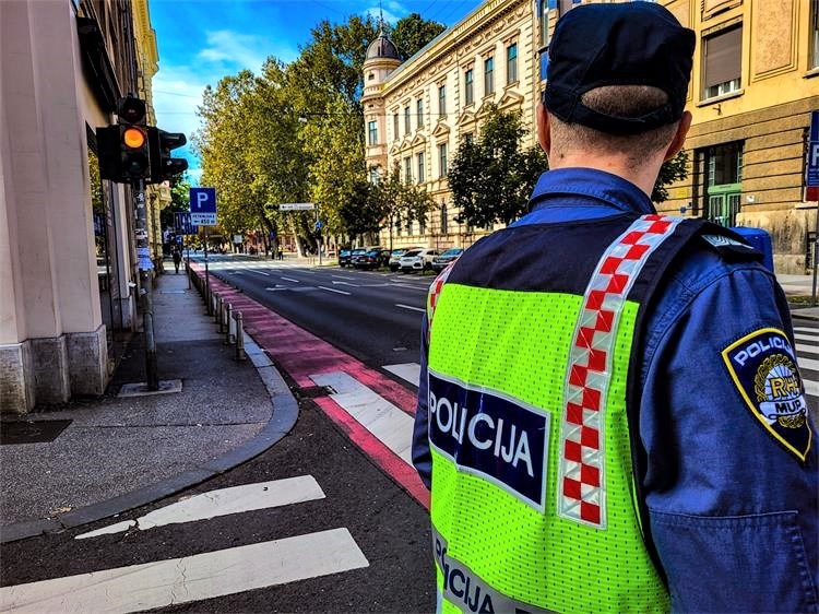 U Donjem Kraljevcu vozač na pješakom prijelazu naletio automobilom na pješakinju U Donjem Kraljevcu vozač na pješakom prijelazu naletio automobilom na pješakinju