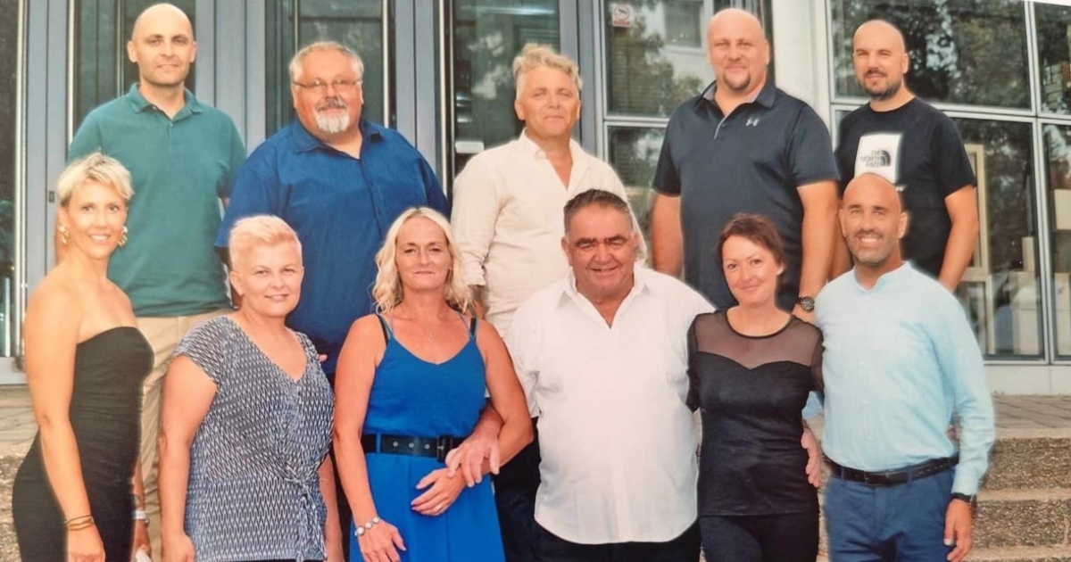 Iako je od mature prošlo četvrt stoljeća, bivši učenici GOC-a ostali su prava klapa Iako je od mature prošlo četvrt stoljeća, bivši učenici GOC-a ostali su prava klapa