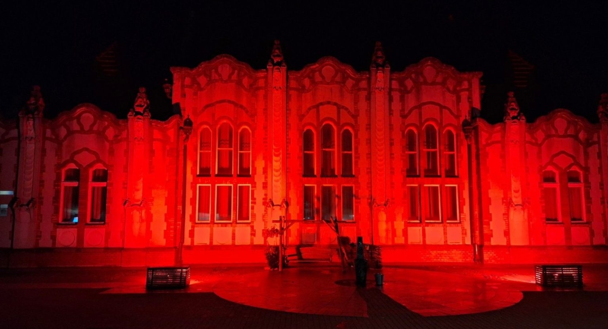 Osvjetljavanjem Doma sindikata crvenom bojom i Čakovec se pridružio obilježavanju Svjetskog dana svjesnosti o Duchenneu Osvjetljavanjem Doma sindikata crvenom bojom i Čakovec se pridružio obilježavanju Svjetskog dana svjesnosti o Duchenneu