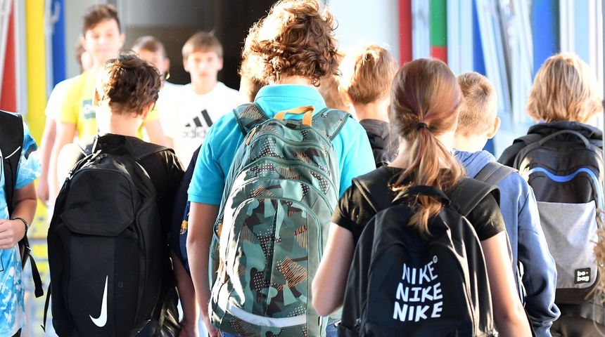 Javni poziv za podnošenje zahtjeva za isplatu jednokratne potpore redovnim učenicima srednjih škola Javni poziv za podnošenje zahtjeva za isplatu jednokratne potpore redovnim učenicima srednjih škola