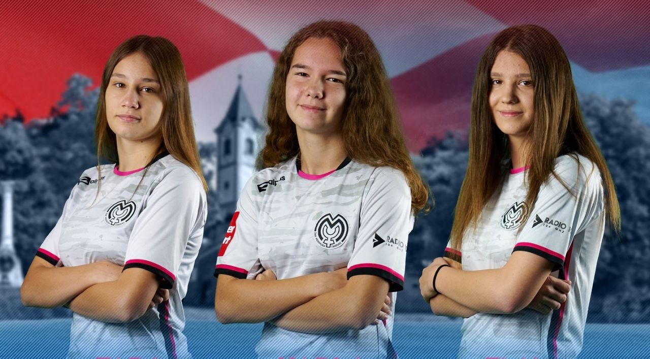 Karla, Tara i Ema u kampu reprezentacije WU-19 Karla, Tara i Ema u kampu reprezentacije WU-19