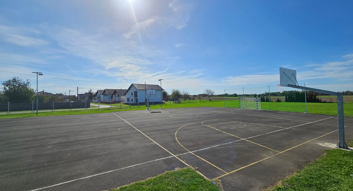 Uređeno asfaltno igralište u sportskom parku “Dinamo” Palovec Uređeno asfaltno igralište u sportskom parku “Dinamo” Palovec