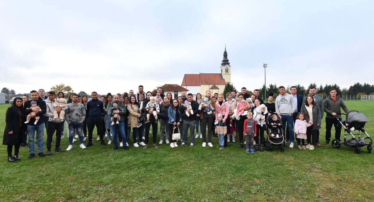 FOTO Općina Nedelišće je s 36 novih pomoći ove godine pružila podršku roditeljima 92 novorođenčeta FOTO Općina Nedelišće je s 36 novih pomoći ove godine pružila podršku roditeljima 92 novorođenčeta