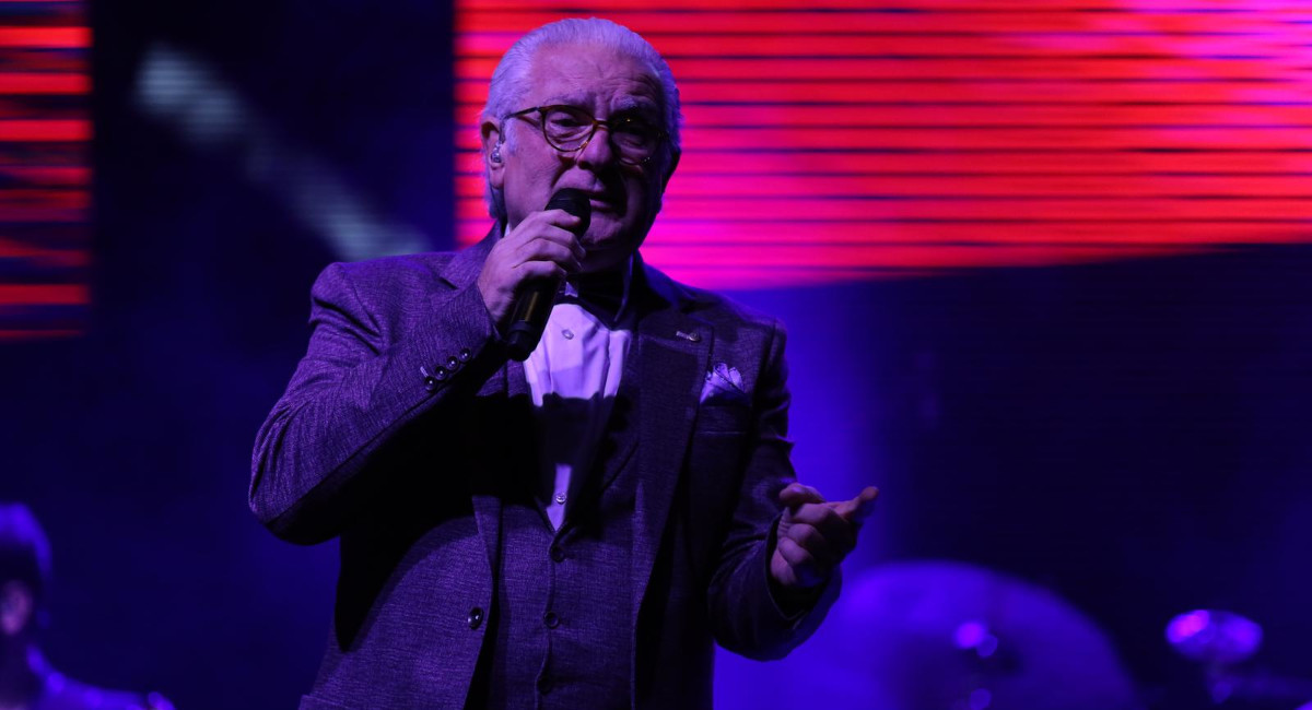 Željko Samardžić nastupio je u Posušju: ‘Cijeli svoj honorar dat ću unesrećenim ljudima u BiH’ Željko Samardžić nastupio je u Posušju: ‘Cijeli svoj honorar dat ću unesrećenim ljudima u BiH’