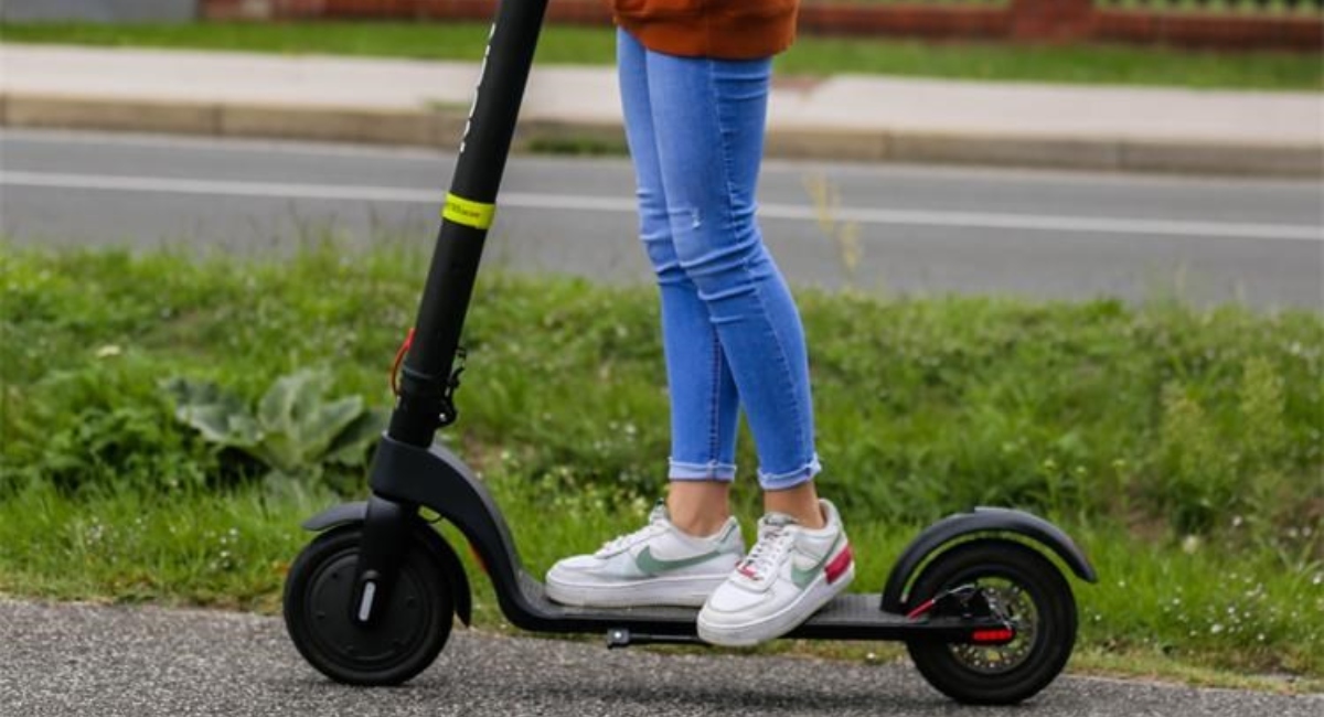 Muškarac osumnjičen za krađu električnog romobila Muškarac osumnjičen za krađu električnog romobila