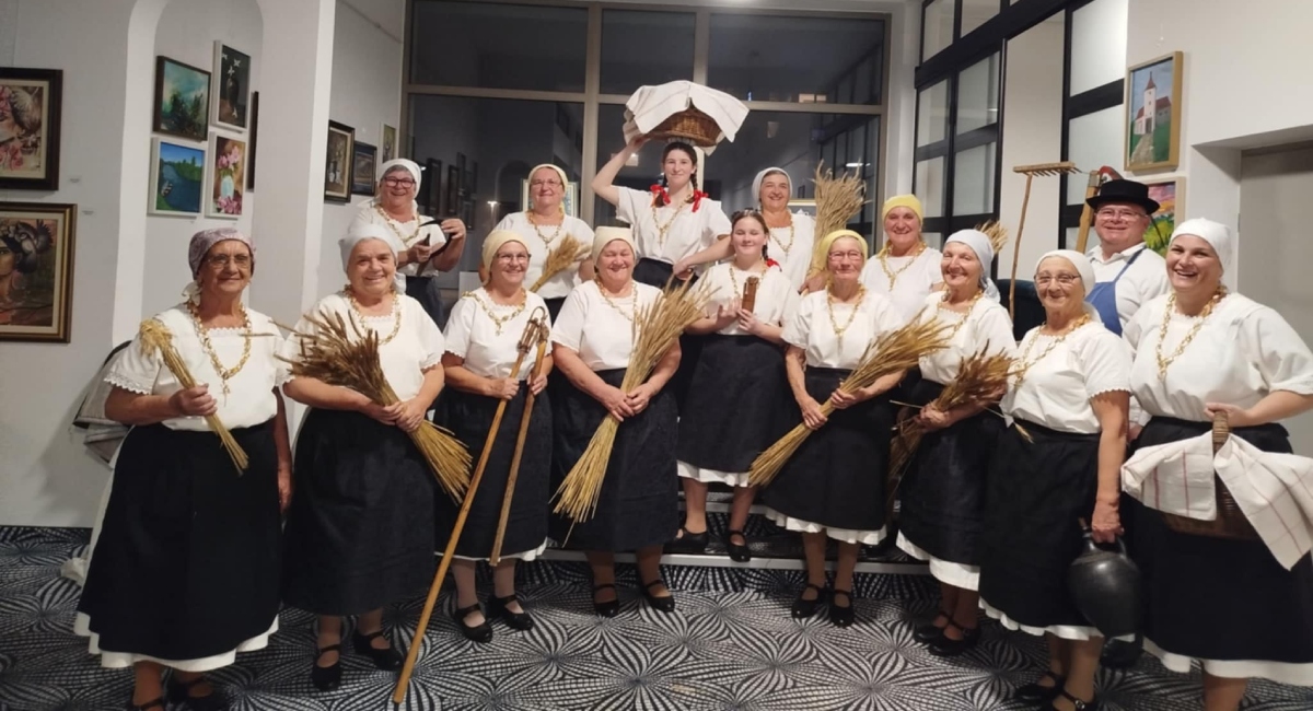 Članice KUU “Društvo žena Gornji Kraljevec” nastupile na 21. Susretima hrvatskih malih vokalnih sastava Članice KUU “Društvo žena Gornji Kraljevec” nastupile na 21. Susretima hrvatskih malih vokalnih sastava