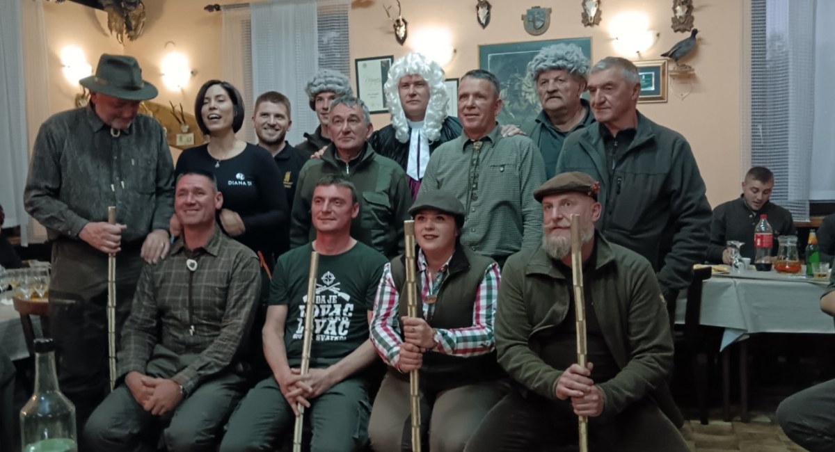 Lovačko društvo Srnjak Macinec priredilo krštenje za lovkinju i tri lovca Lovačko društvo Srnjak Macinec priredilo krštenje za lovkinju i tri lovca