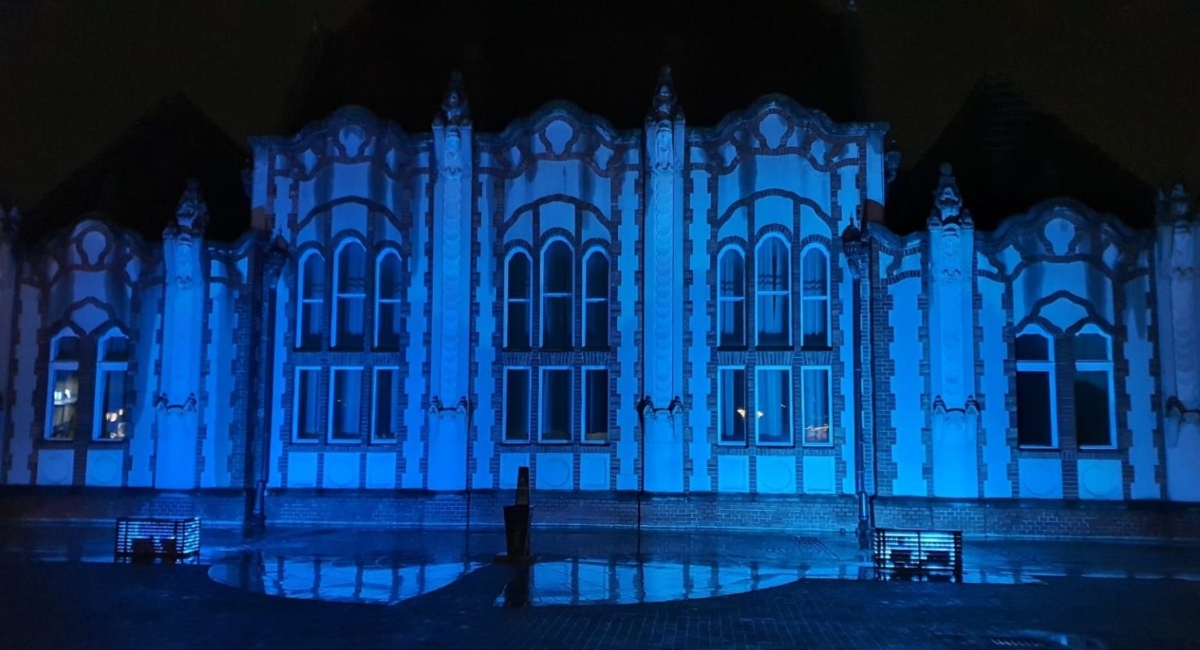 Danas obilježavamo Svjetski dan djece – tom prigodom zgrada Doma sindikata osvijetljena je u plavo Danas obilježavamo Svjetski dan djece – tom prigodom zgrada Doma sindikata osvijetljena je u plavo