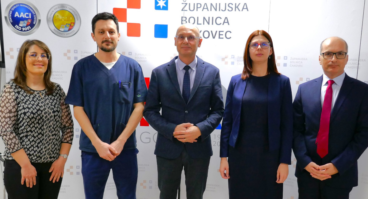 Niti planiram, niti je ikad bilo riječi o smjenama šefova odjela ili bilo koga drugog. Želim stvoriti što bolje uvjete za bolesnike i zaposlenike! Niti planiram, niti je ikad bilo riječi o smjenama šefova odjela ili bilo koga drugog. Želim stvoriti što bolje uvjete za bolesnike i zaposlenike!