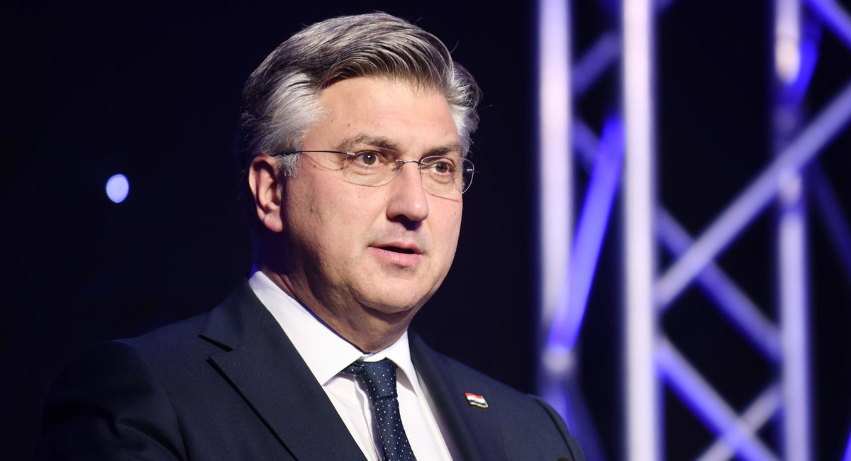 “Podupiremo Plenkovića u ustrajanju na tome da nitko nije nedodirljiv jer je to imperativ i našeg političkog djelovanja” “Podupiremo Plenkovića u ustrajanju na tome da nitko nije nedodirljiv jer je to imperativ i našeg političkog djelovanja”