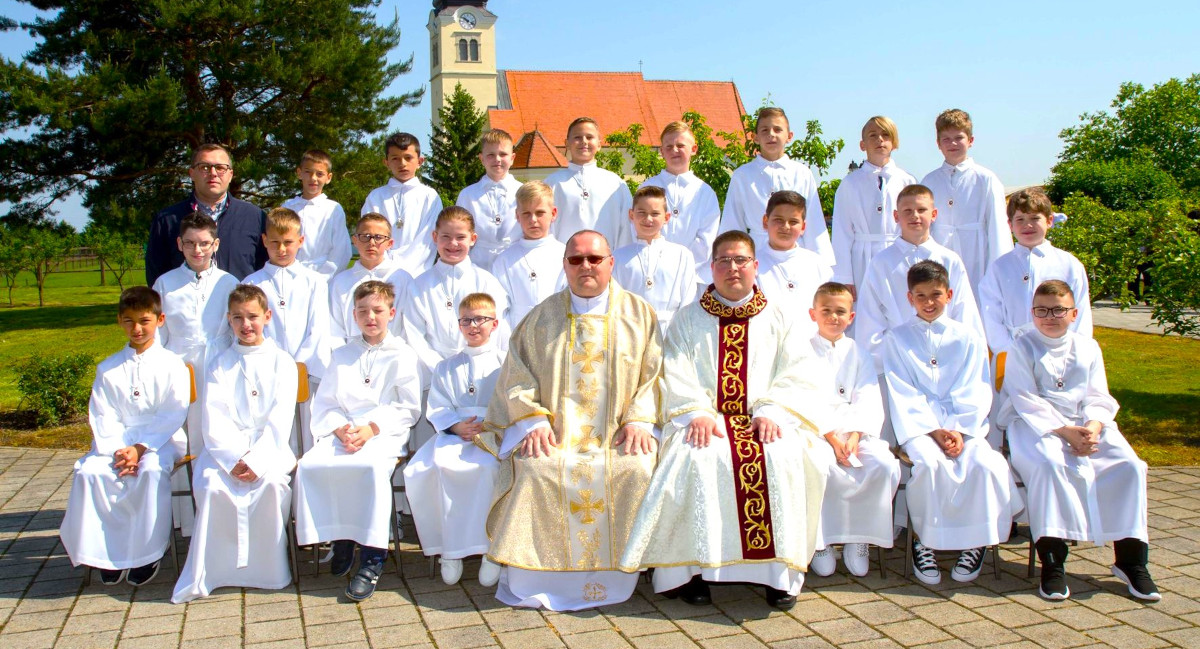 Poznati datumi podjele Prve svete pričesti i Svete potvrde 2025. godine u Župi Nedelišće! Poznati datumi podjele Prve svete pričesti i Svete potvrde 2025. godine u Župi Nedelišće!