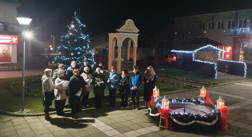 FOTO U Murskom Središću upaljena 4. adventska svijeća FOTO U Murskom Središću upaljena 4. adventska svijeća