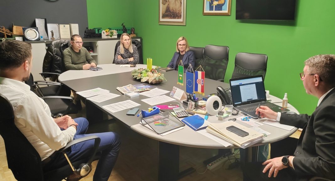 Gradonačelnik održao sastanak s predstavnicima DVD-a Gradonačelnik održao sastanak s predstavnicima DVD-a