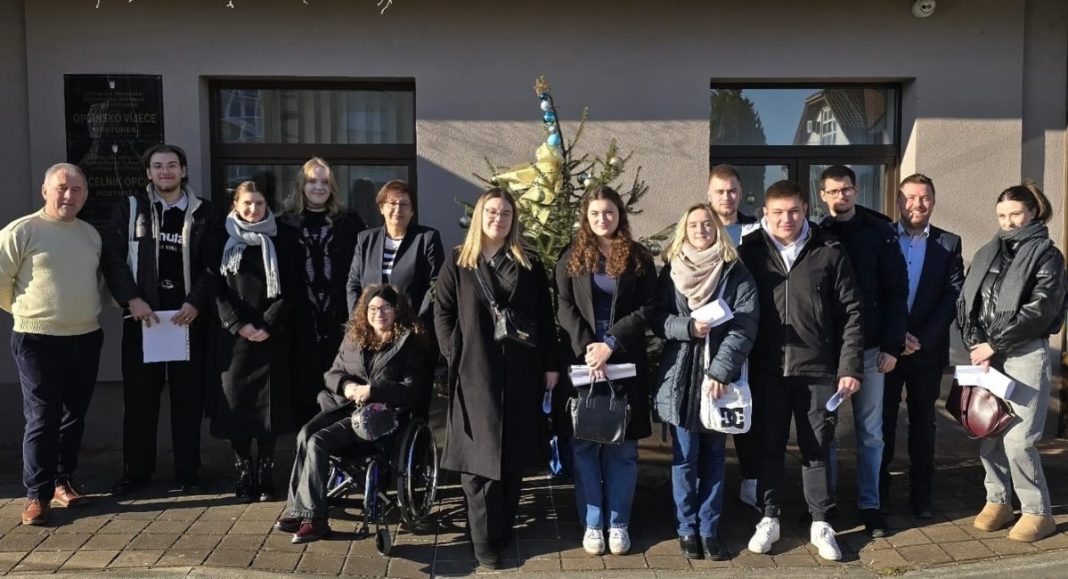 Općina Podturen dodijelila 13 novih stipendija studentima Općina Podturen dodijelila 13 novih stipendija studentima