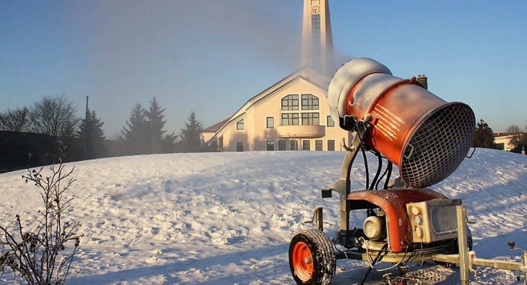 Jutarnje temperature pale ispod ništice, počinje zasnježivanje sanjkališta Jutarnje temperature pale ispod ništice, počinje zasnježivanje sanjkališta