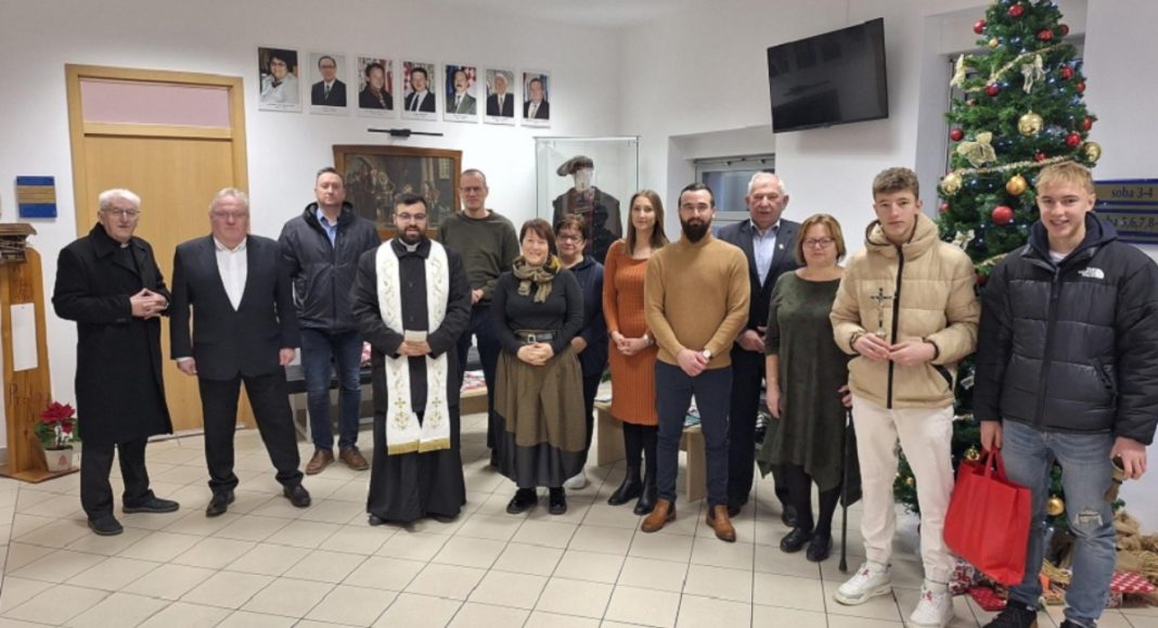 U sklopu blagoslova kuća i obitelji blagoslovljeni i prostori Gradske uprave U sklopu blagoslova kuća i obitelji blagoslovljeni i prostori Gradske uprave