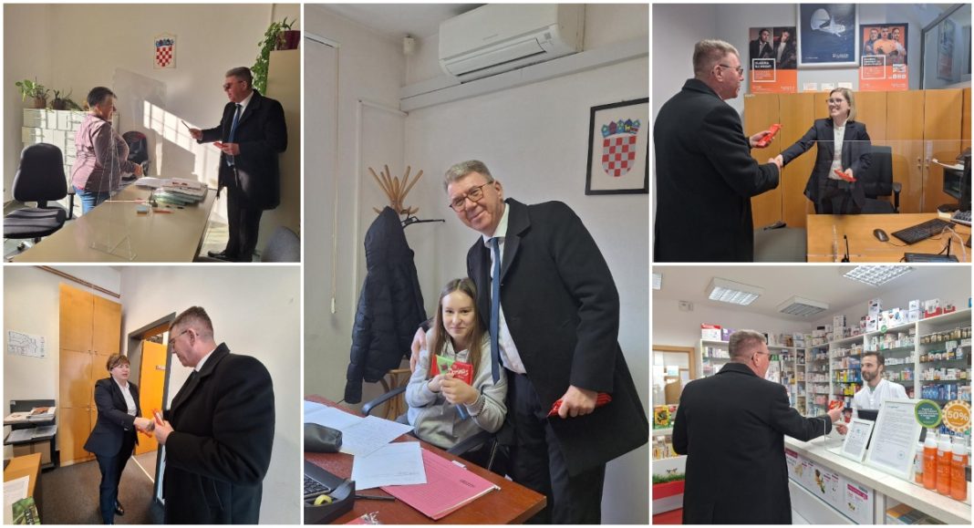 FOTO Gradonačelnik Murskog Središća Dražen Srpak obišao gradske službe i poželio uspješnu novu godinu FOTO Gradonačelnik Murskog Središća Dražen Srpak obišao gradske službe i poželio uspješnu novu godinu