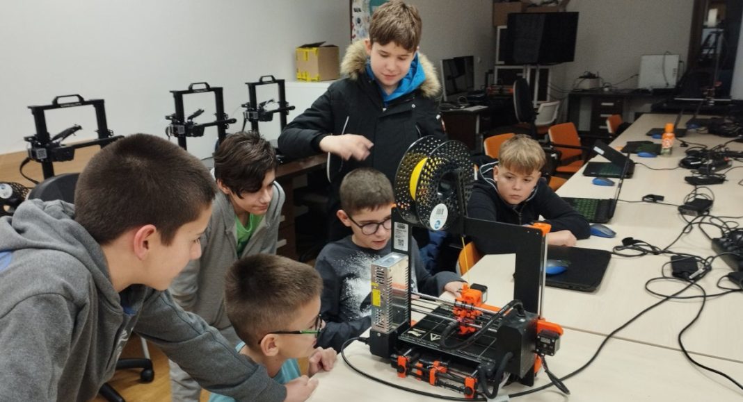 Polaznici radionice u Tehnološko – inovacijskom centru Međimurje naučili osnove 3D modeliranja Polaznici radionice u Tehnološko – inovacijskom centru Međimurje naučili osnove 3D modeliranja