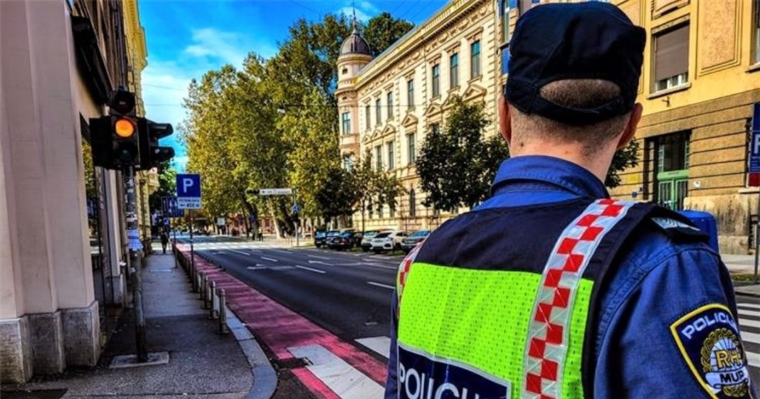 Pješaci prelazili cestu na pješačkom prijelazu pa na njih naletio auto Pješaci prelazili cestu na pješačkom prijelazu pa na njih naletio auto