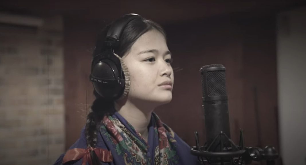 VIDEO Chriztel zapjevala “Dej mi Bože oči sokolove”! VIDEO Chriztel zapjevala “Dej mi Bože oči sokolove”!