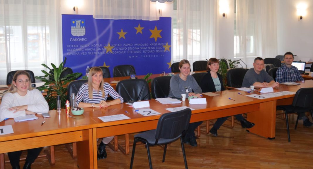 Božićnice za umirovljenike s prijavljenim prebivalištem na području Grada Čakovca podižu se do 19. prosinca Božićnice za umirovljenike s prijavljenim prebivalištem na području Grada Čakovca podižu se do 19. prosinca